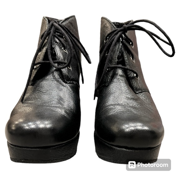 BCBGeneration Kenan laceup platform ankle bootie boot 8.5 black leather - Picture 2 of 7